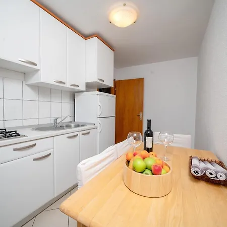 Apartamento 16 *