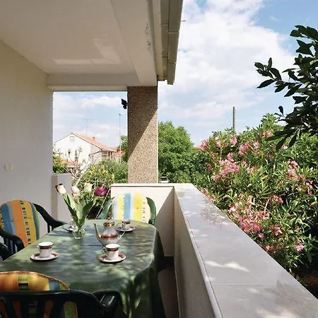 Apartamento 16 *
